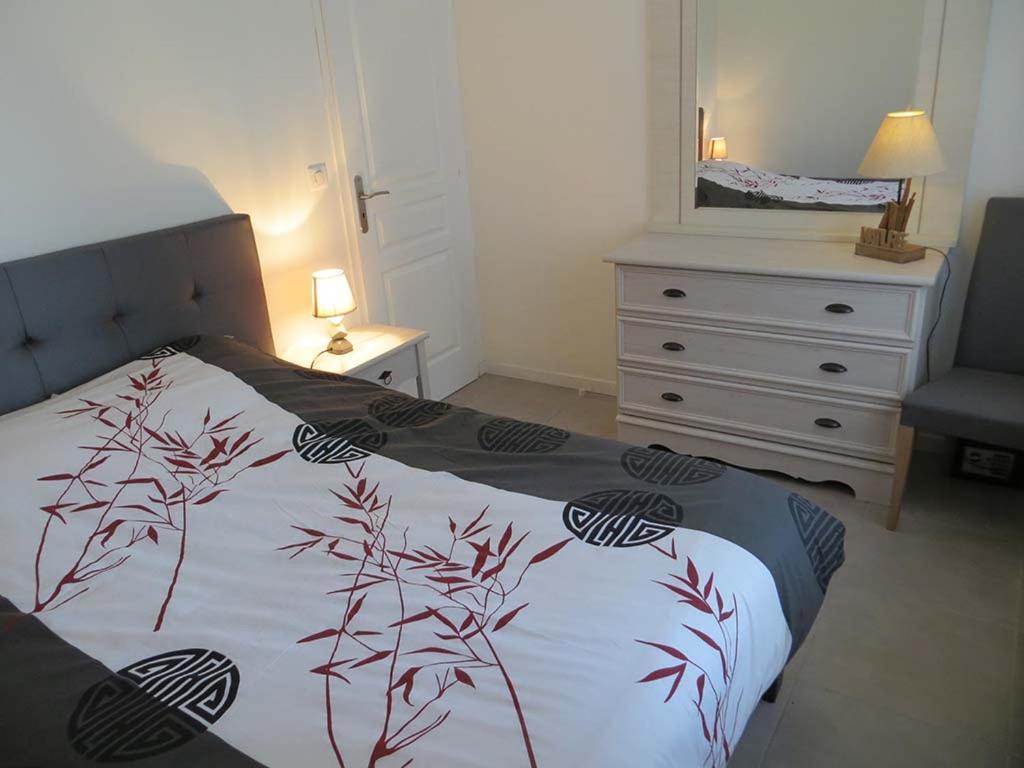 Les Studios-Hotel De Sommieres Bagian luar foto